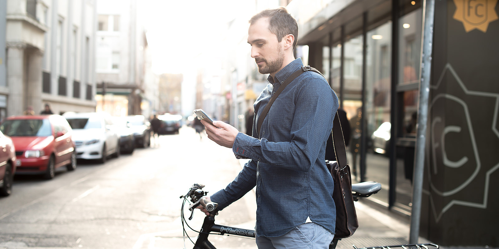 App-Entwicklung für Android und iOS App-Entwicklung für Android und iOS - App-Nutzung unterwegs | Agentur PPW