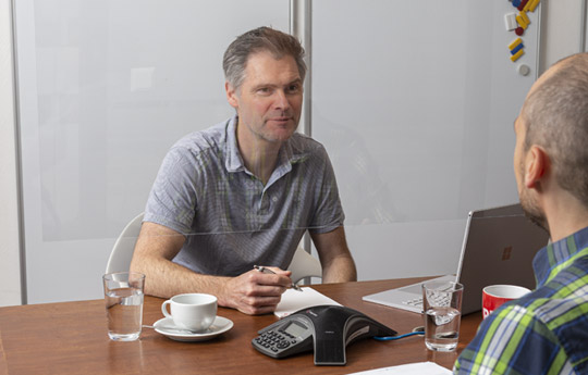 Besprechungsraum mit Trennwand