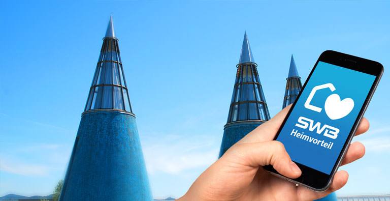 Smartphone mit App vor Bonner Museum