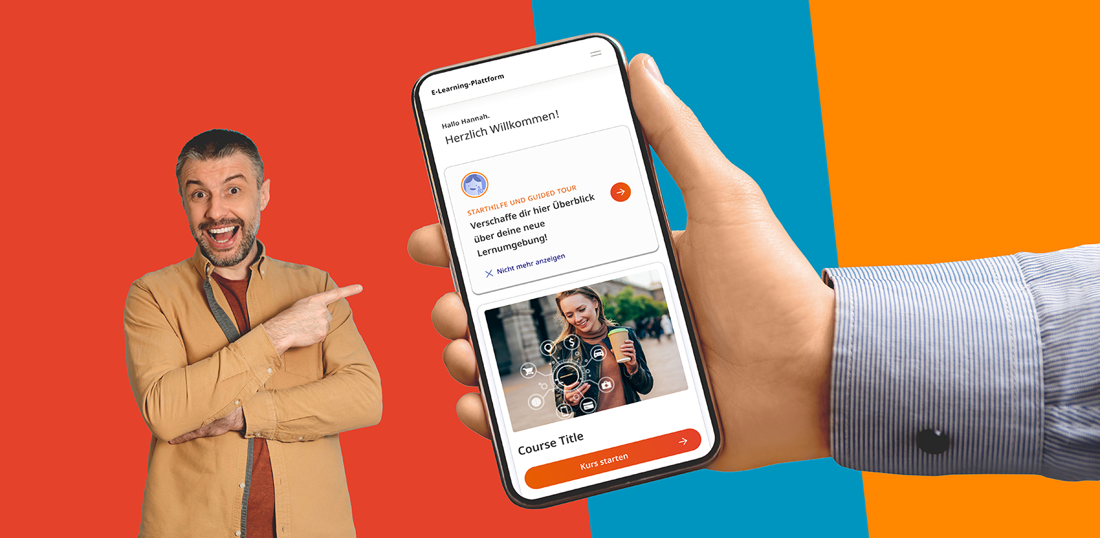 Ein lächelnder Mann zeigt auf ein Smartphone, auf dem eine E-Learning-App mit einer Willkommensnachricht angezeigt wird.