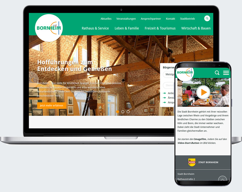 Laptop und Smartphone zeigen die Website der Stadt Bornheim mit einem Backstein-Interieur und grünem Design.