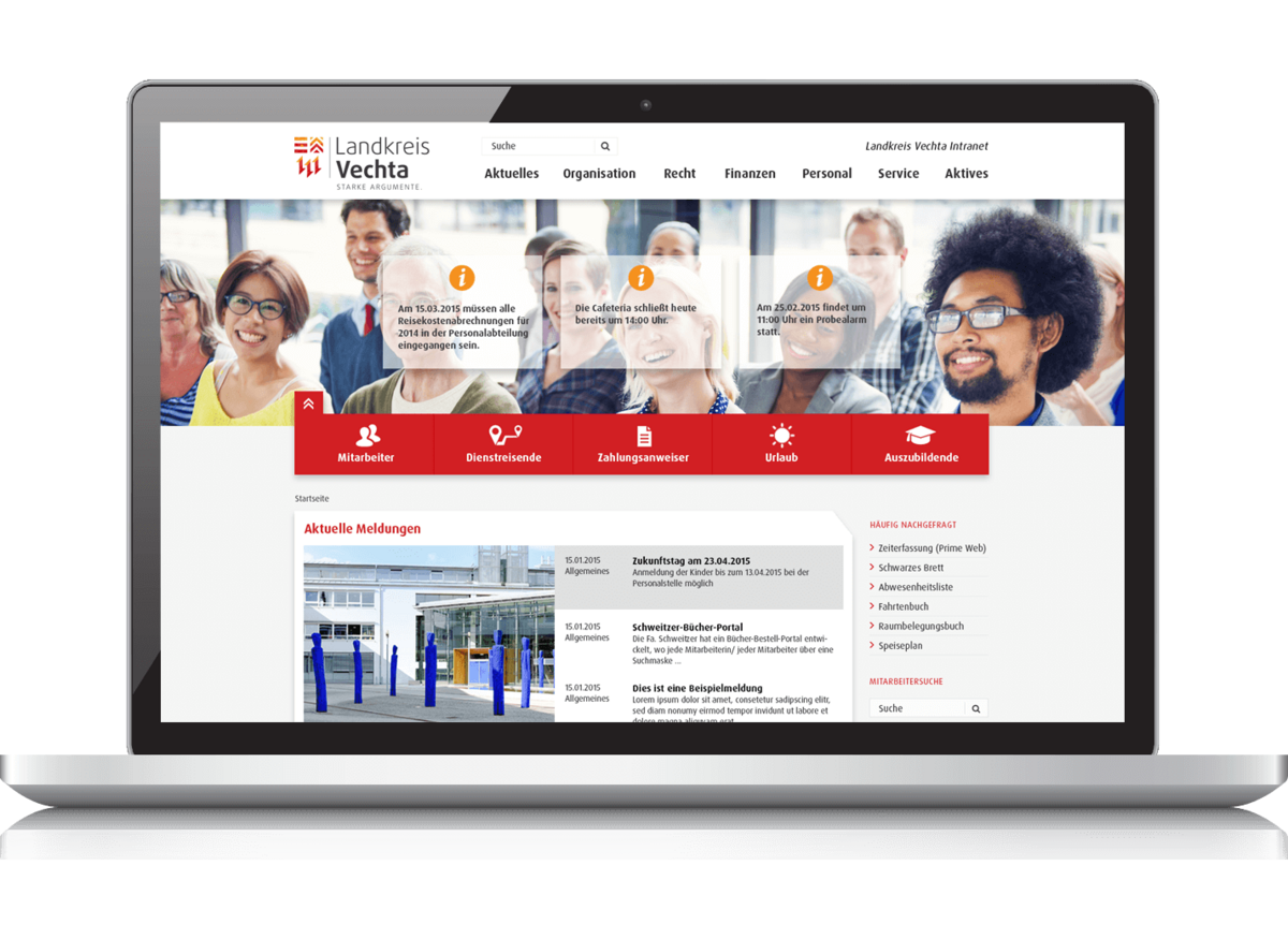Laptop-Bildschirm mit Anzeige der Website des Landkreises Vechta Intranet mit Menü, Nachrichten und Bildern lächelnder Menschen.