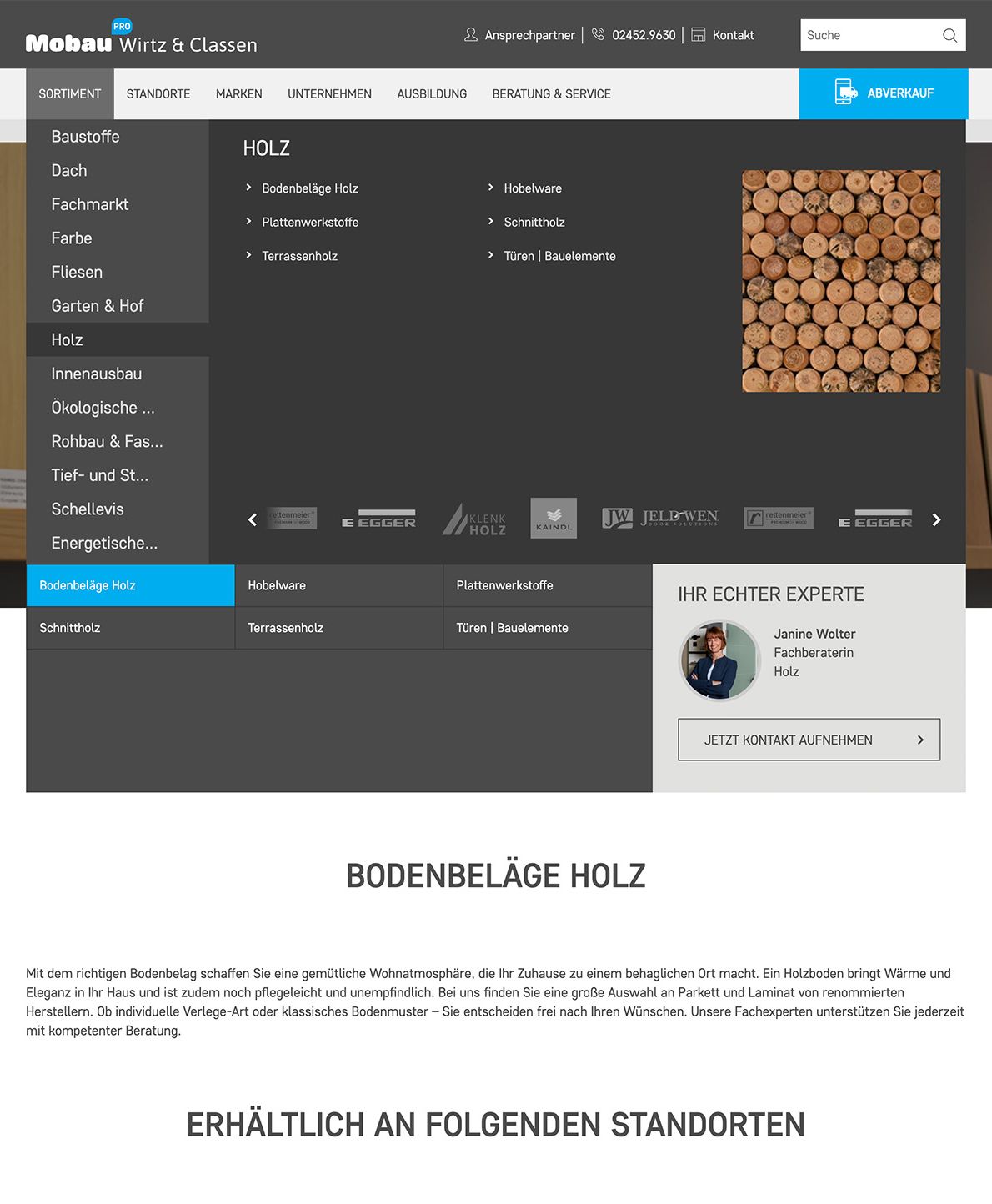 Screenshot der Website mit einem Menü für Holzfußböden, einem Bild von gestapeltem Brennholz und Kontaktinformationen für einen Holzexperten.